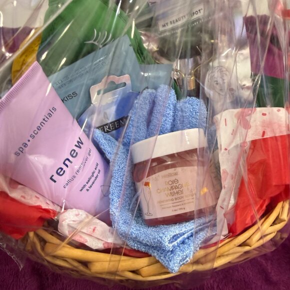 Valentine's Day -Spa & Body Care Gift Basket - Scrub, Jade Roller, Masks & Tools - Picture 3 of 4